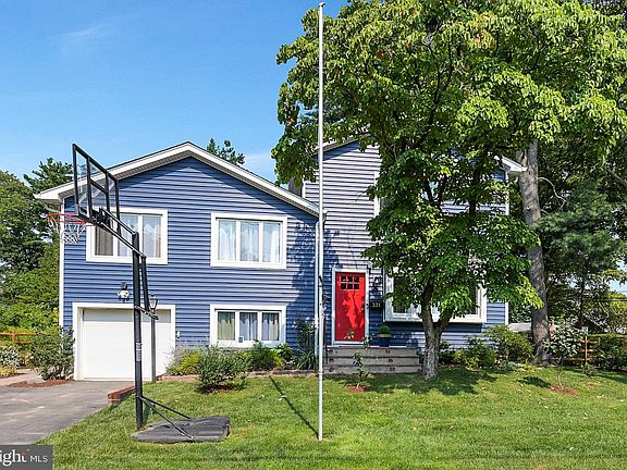 3rd image of 321 Walnut Ln