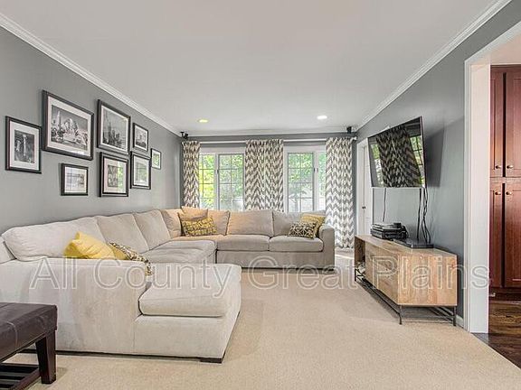 5th image of 3714 W 61st Ter