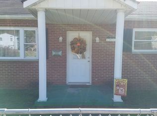 1017 2nd Ave, Montgomery, WV 25136