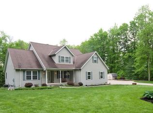 11190 Franks Rd, Chagrin Falls, OH 44023
