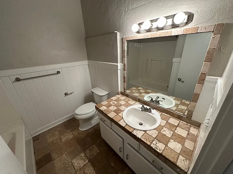 4630 Woodside Dr — Photo 9