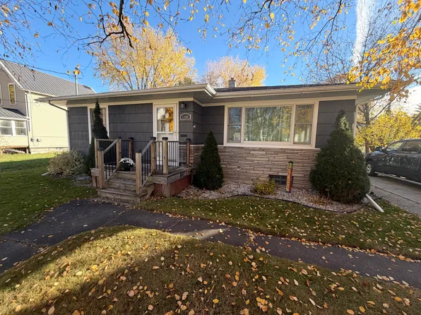 1109 Young St, Sault Sainte Marie, MI 49783