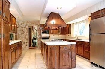 4th image of 109 S Deere Park Dr W