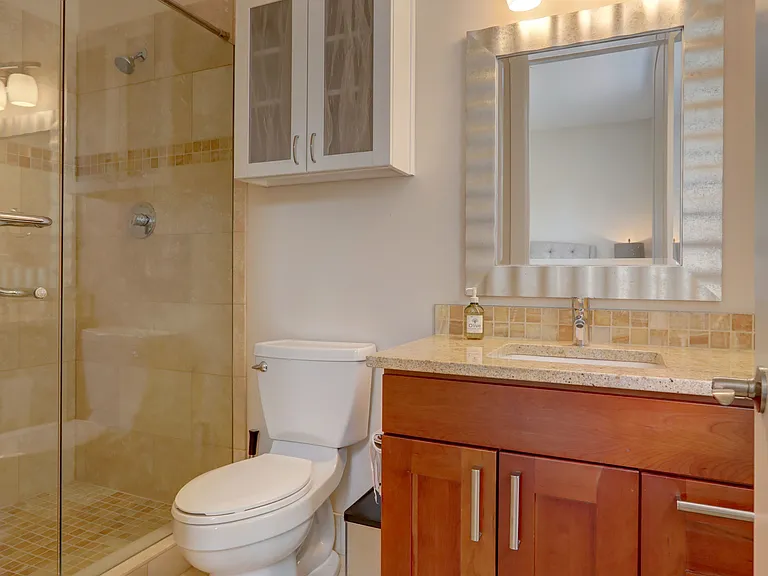 9426 Lake Washington Blvd NE — Photo 28