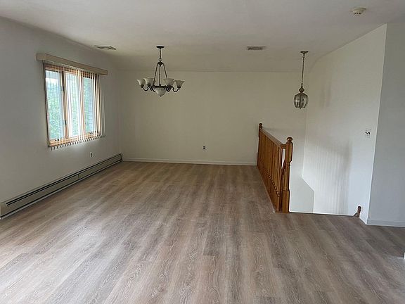 4th image of 36 Balsam Pl #A