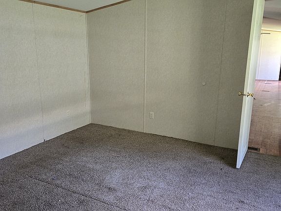 5th image of 104 Connie Young Rd