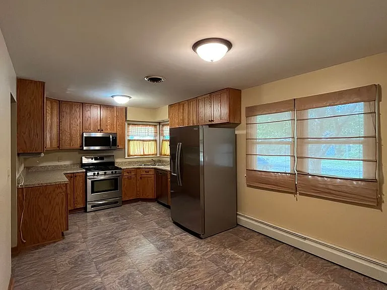 1200 N Linden St — Photo 3