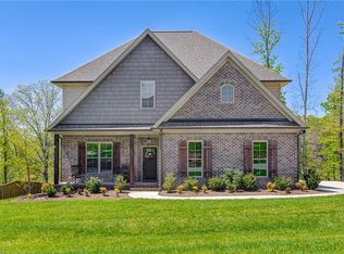 7617 Monty Dr, Kernersville, NC 27284