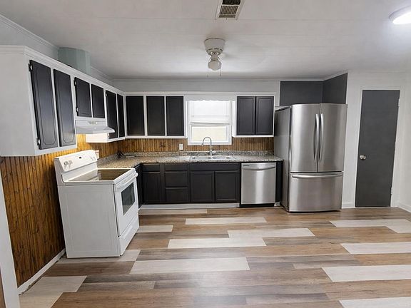 3rd image of 404 Bud St