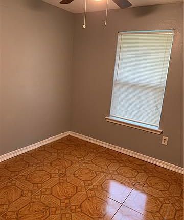 4th image of 5857 N Oak Dr