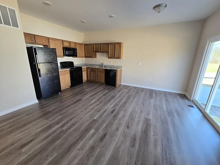 603 Main St — Photo 2