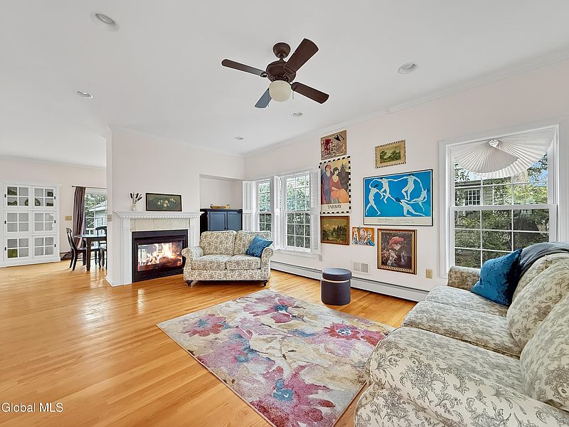 4th image of 107 Catherine Street