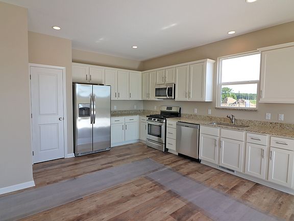 4th image of 112 Bentley Dr