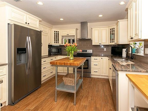 4th image of 355 Foster Ln