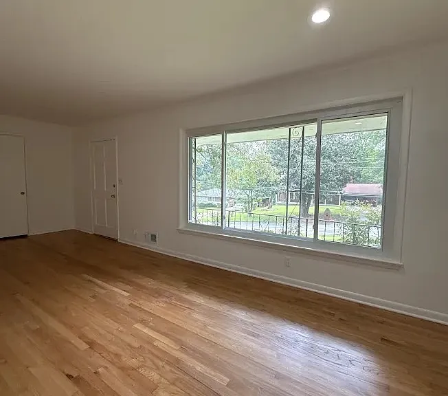 2407 Summerland Dr — Photo 5