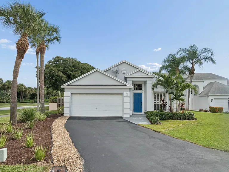 67 King Fisher Way — Photo 1
