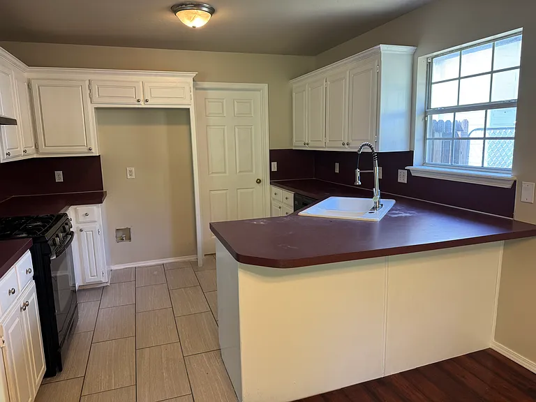 223 N Valley Dr — Photo 24