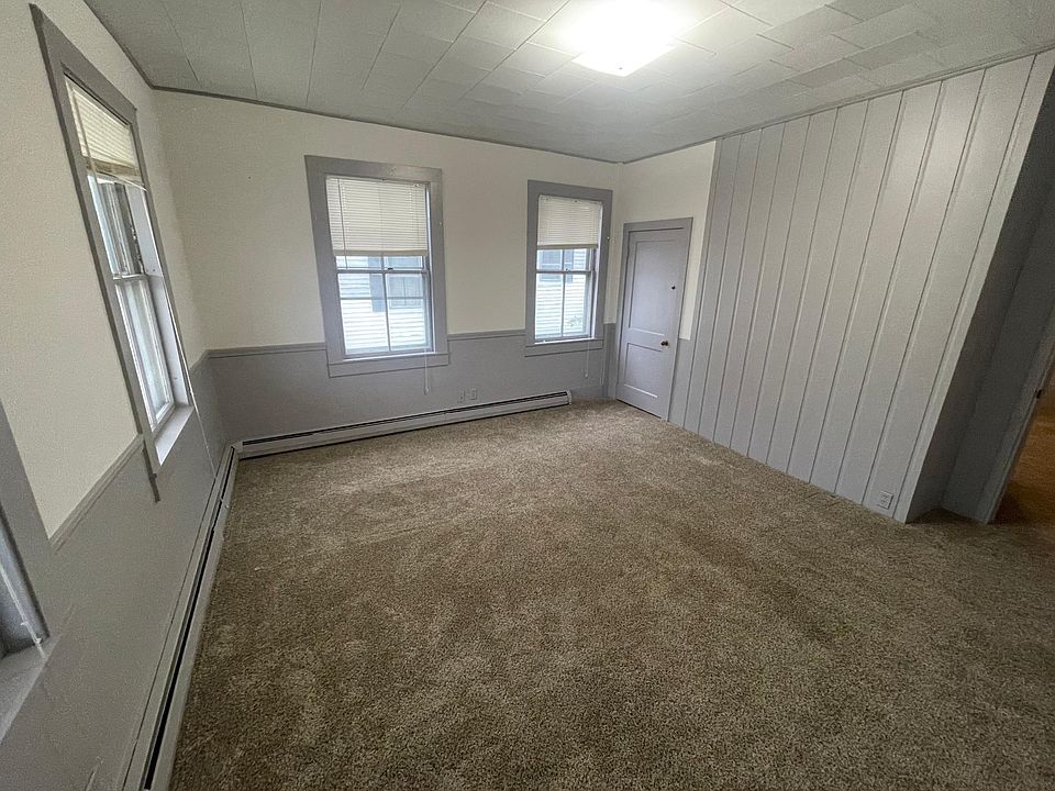 133 High St Somersworth, NH, 03878 Apartments for Rent Zillow