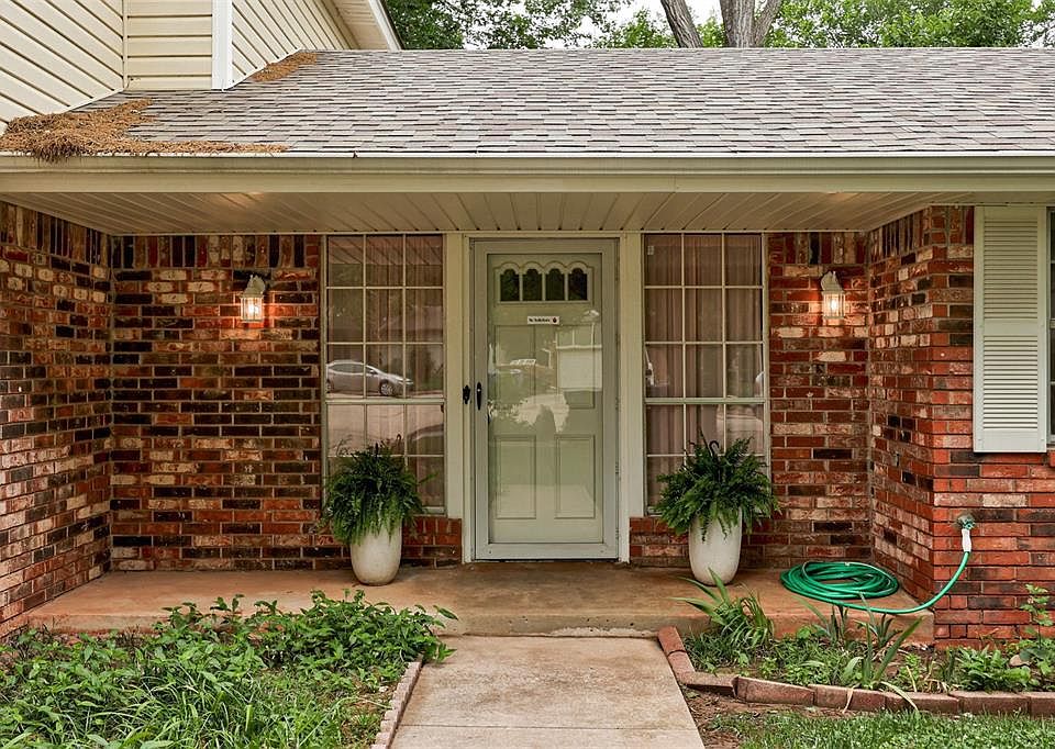 1st image of 2738 Forest Oak Cir