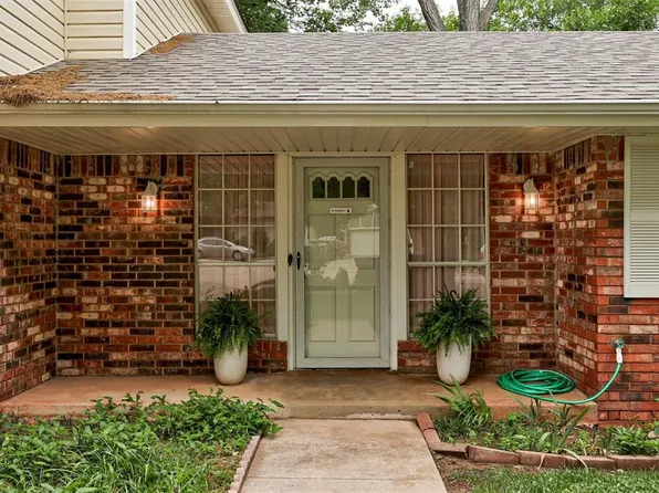 2738 Forest Oak Cir, Norman, OK 73071