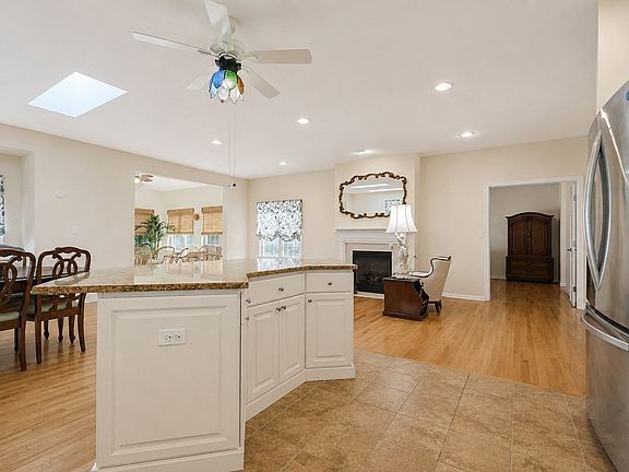 4th image of 109 Old Field Rd #109
