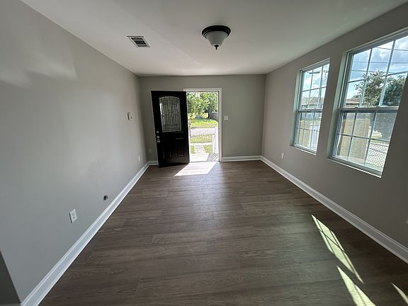 5th image of 2348 Plaza Dr