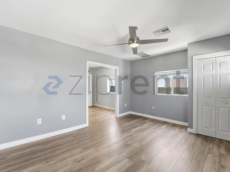 1031 E Roosevelt St #A — Photo 6