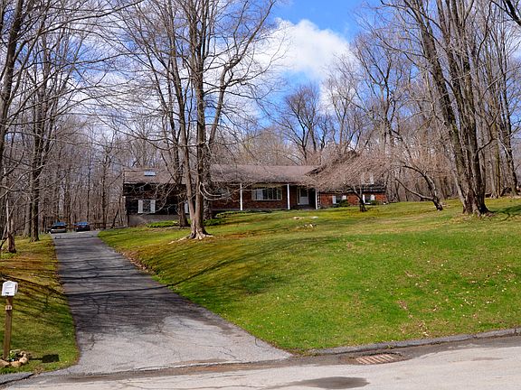 2nd image of 19 Hanover Cir
