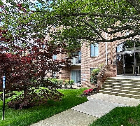 4th image of 11301 Commonwealth Dr #11301