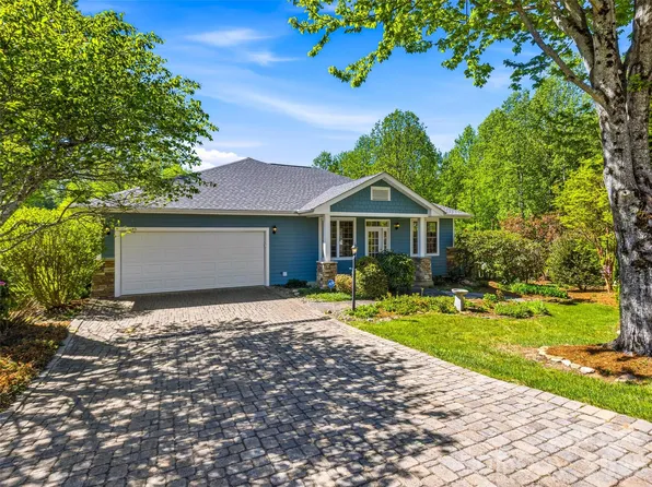 35 Stone Crest Ct, Flat Rock, NC 28731