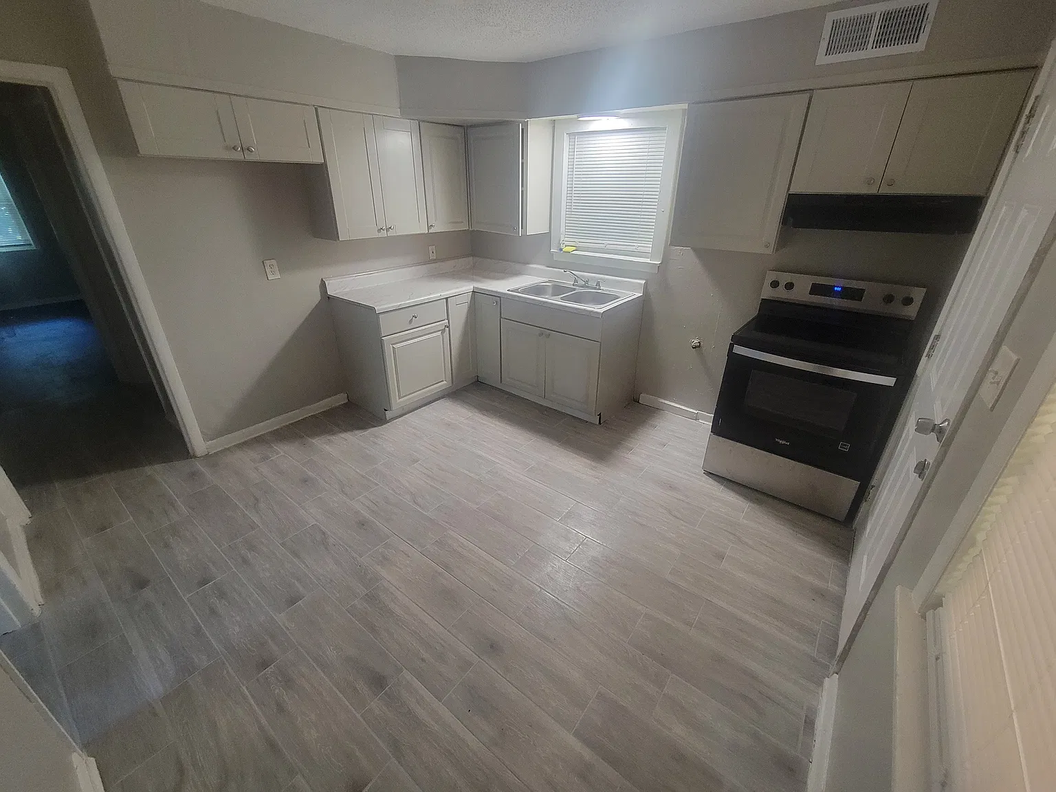 4 bed, 2.5 bath, 1755 sqft, $1,750 — Photo 2
