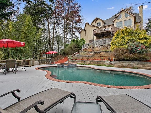 2nd image of 4290 Highborne Dr NE