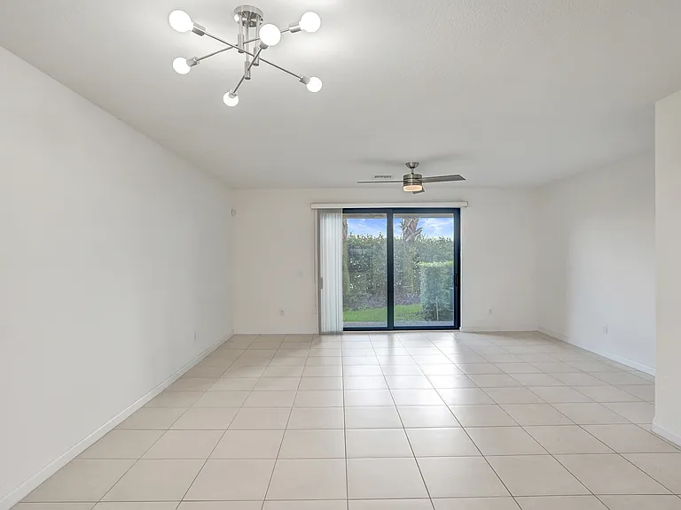 4234 N Dixie Hwy #122 — Photo 10