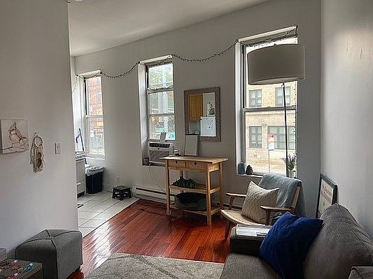 3rd image of 505 Waverly Ave #1