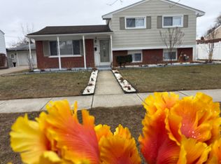 2758 Pall Mall Dr, Sterling Heights, MI 48310