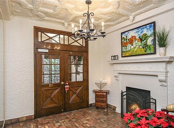 Here is the entrance to the lobby. And the front door of your first floor Studio co-op is literally less than 100 feet away once
