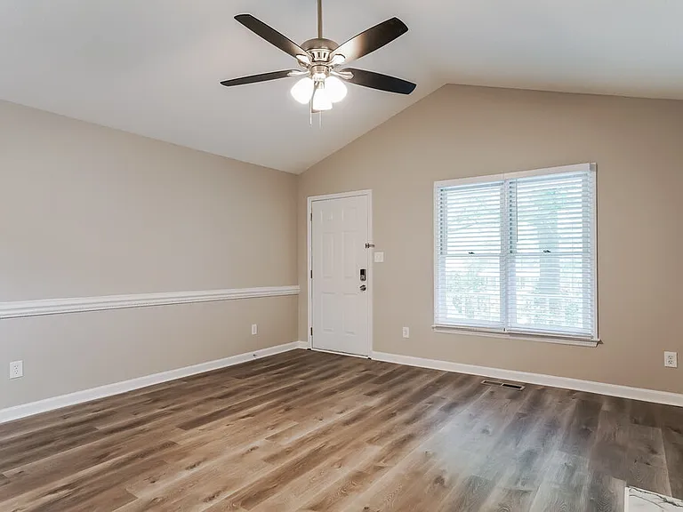 353 Amherst Creek Dr — Photo 3