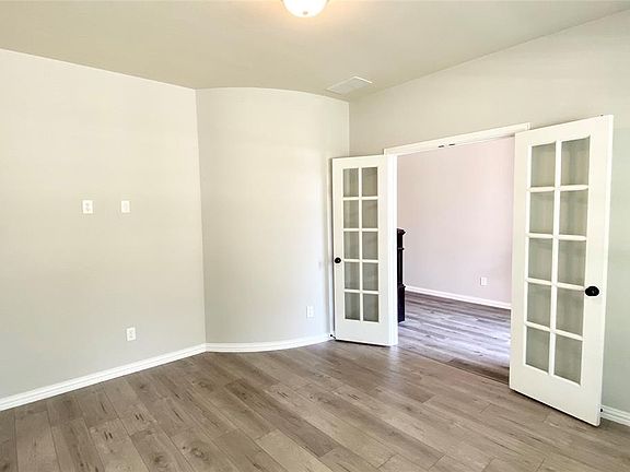 3rd image of 5228 Fringetree Dr