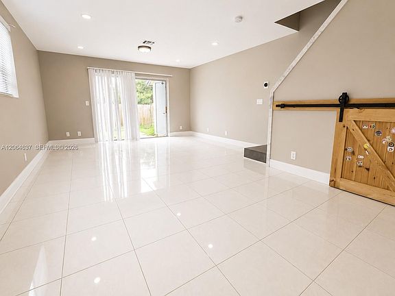4th image of 8201 Fairway Rd #8201