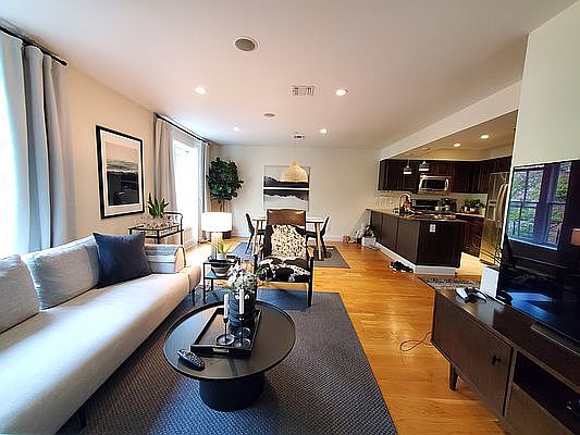 2nd image of 75 Livingston St #3F