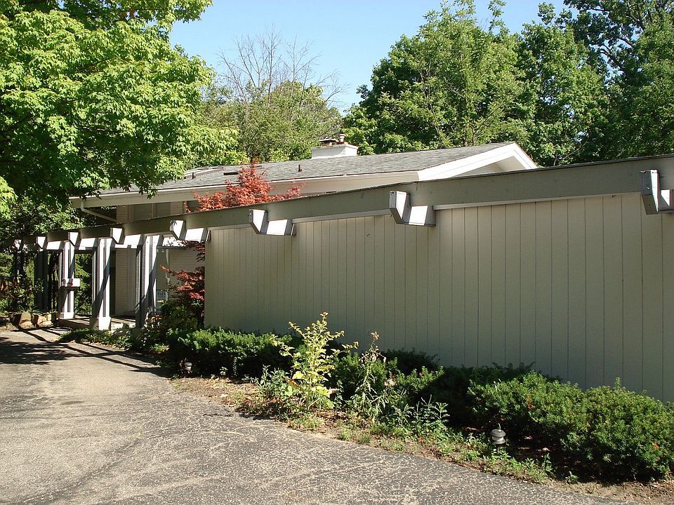 1st image of 1301 W Lincoln Ave