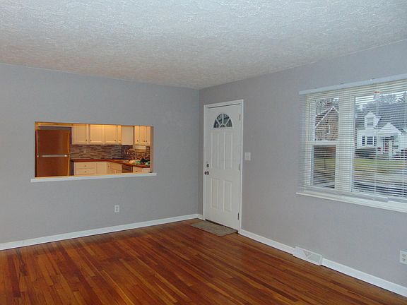 5th image of 1931 Merryhill Dr