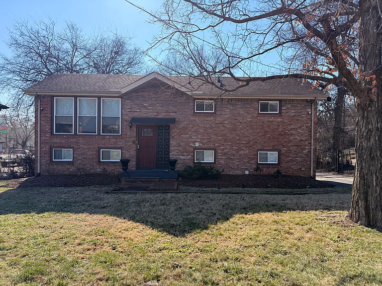 237 Eisenhower Dr — Photo 1