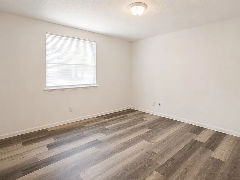100 Lewis Dr #9D — Photo 6