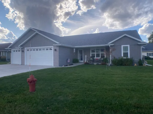 1230 E Ridlington Ave, Shawano, WI 54166