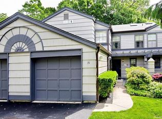 71 Treetop Cir, Nanuet, NY 10954