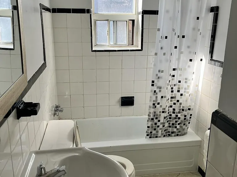 3261A Lake Shore Blvd W #102 — Photo 8