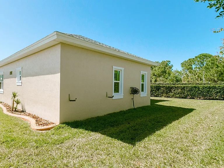1398 Tullagee Ave — Photo 6