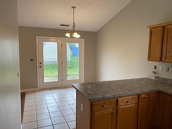 3rd image of 623 Bush Dr