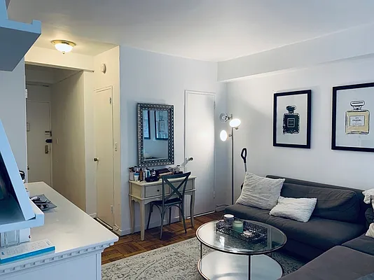 Rented by Luxian International Realty LLC | media 23